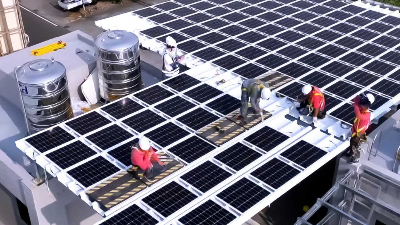 友達打造光電建築一體化整合建材，開發SunSteel光電整合型浪板，實現快速安裝、避免二次施工，讓屋頂光電躍升未來建物新標配。