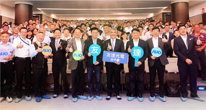 友達以太陽能解決方案領航者，跨足建築領域，4日在台中廠區舉辦「光電建築一體化研討會」，邀請產業先驅共同推動綠化，打造新一代智慧綠建築。